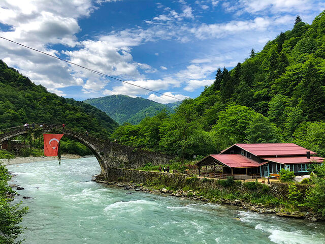 Karadeniz Yaylaları ve Batum Turu | 4 Gece Konaklamalı Uçaklı İstanbul Çıkışlı